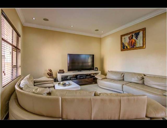 4 BEDROOM HOUSE FOR SALE IN GLEN EAGLE ESTATE